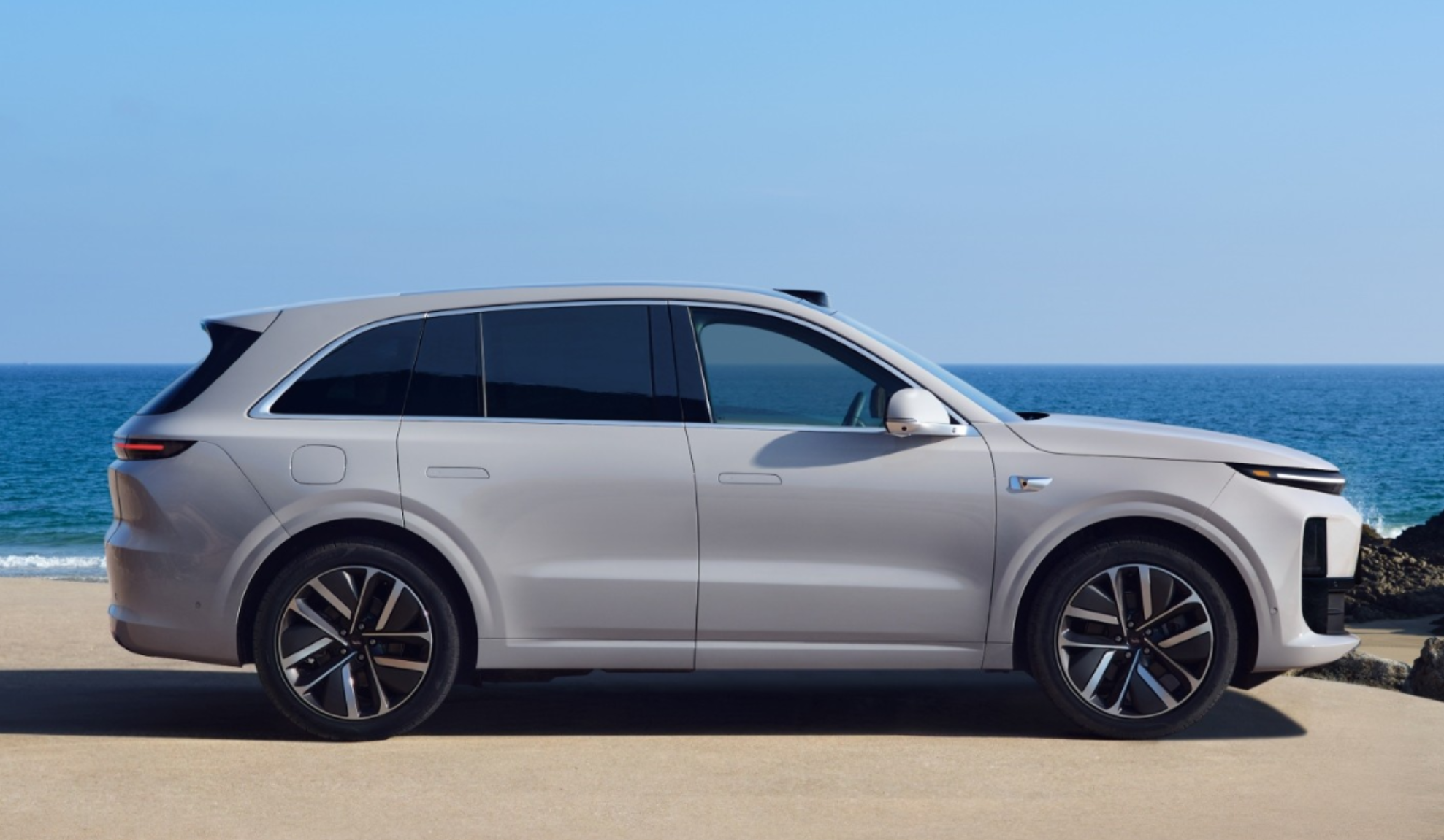 Li Auto Posts 6th Profitable Quarter, Cash Reserves Near $10B